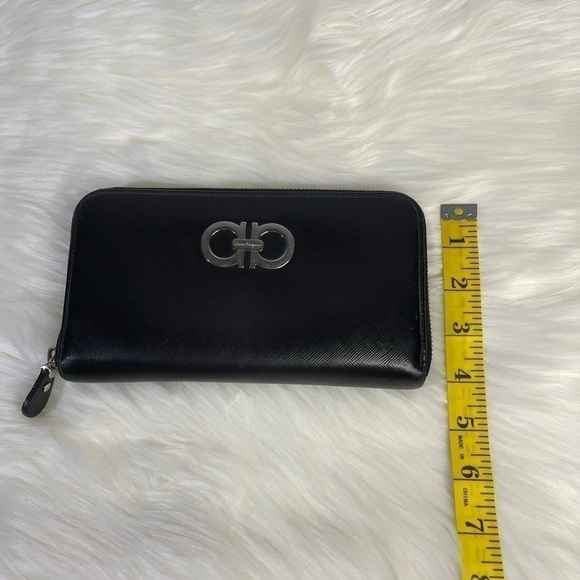 SALVATORE FERRAGAMO continental zip leather wallet in black - Picture 17 of 17